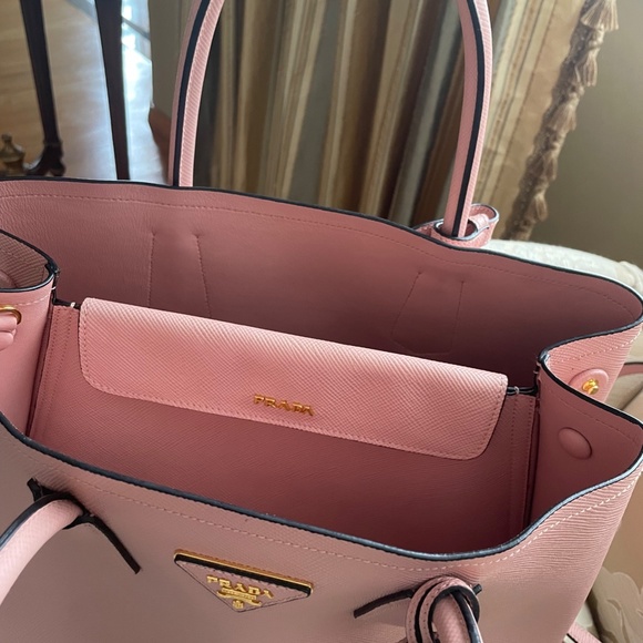2000s PRADA PINK LEATHER BAG - Picture 10 of 11